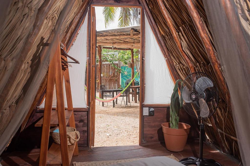 Mapache Hostel & Camping Isla Holbox Exterior photo
